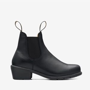 Black heeled blundstone boots 1671